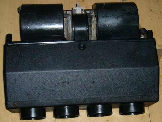 ขายตู้แอร์ 4 ช่อง ใช้งานได้ปกติ พร้อมรังผึ้งด้านในมีสายไฟครับ