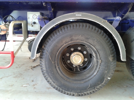 ขายรถกึ่งพ่วง3เพลาบรรทุกน้ำมัน