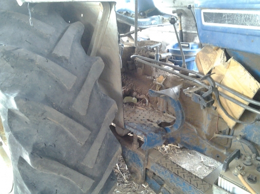 ขายรถแทรกเตอร์ 6610 เสื้อลาย