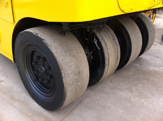 ขายด่วนรถบดล้อยาง7ล้อWATANABE WP15WE พร้อมใช้ เล่มทะเบียน