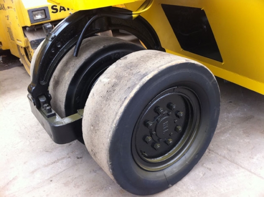 ขายด่วนรถบดล้อยาง7ล้อWATANABE WP15WE พร้อมใช้ เล่มทะเบียน