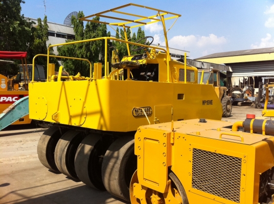 ขายด่วนรถบดล้อยาง7ล้อWATANABE WP15WE พร้อมใช้ เล่มทะเบียน