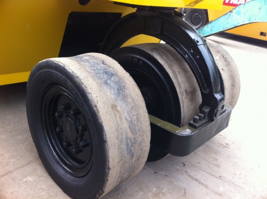 ขายด่วนรถบดล้อยาง7ล้อWATANABE WP15WE พร้อมใช้ เล่มทะเบียน