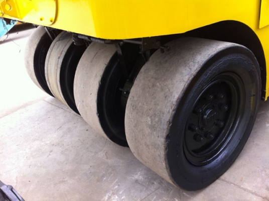 ขายด่วนรถบดล้อยาง7ล้อWATANABE WP15WE พร้อมใช้ เล่มทะเบียน