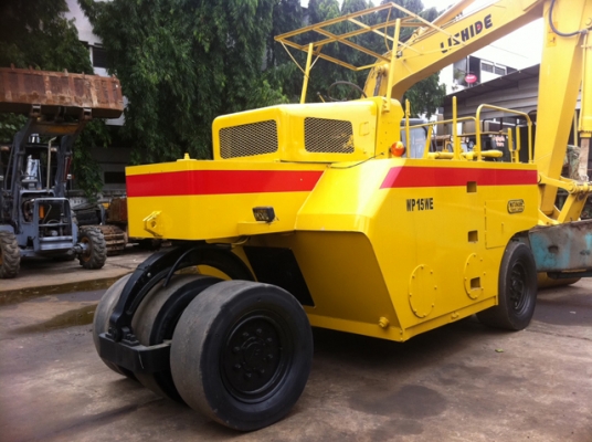 ขายด่วนรถบดล้อยาง7ล้อWATANABE WP15WE พร้อมใช้ เล่มทะเบียน