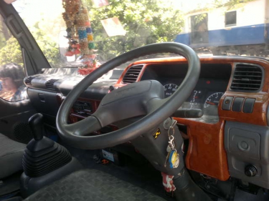 รถอิซูซุ 6 ล้อ รั่ว 175 แรงม้า  ปี 50   สนใจติดต่อ 081 - 6079515