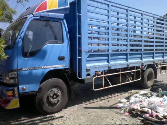 รถอิซูซุ 6 ล้อ รั่ว 175 แรงม้า  ปี 50   สนใจติดต่อ 081 - 6079515