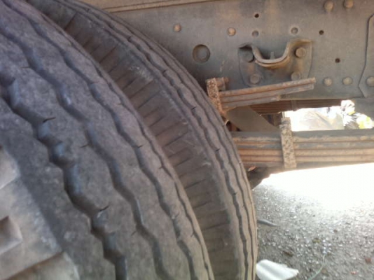 รถอิซูซุ 6 ล้อ รั่ว 175 แรงม้า  ปี 50   สนใจติดต่อ 081 - 6079515