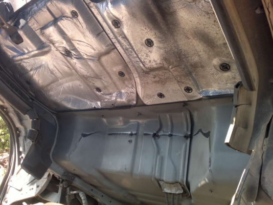 รถอิซูซุ 6 ล้อ รั่ว 175 แรงม้า  ปี 50   สนใจติดต่อ 081 - 6079515