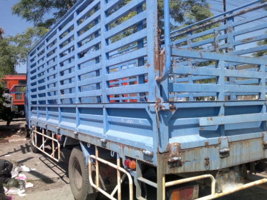 รถอิซูซุ 6 ล้อ รั่ว 175 แรงม้า  ปี 50   สนใจติดต่อ 081 - 6079515