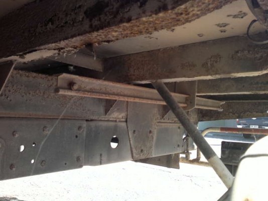 รถอิซูซุ 6 ล้อ รั่ว 175 แรงม้า  ปี 50   สนใจติดต่อ 081 - 6079515