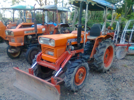 สวยจริงๆนะแม่ย่านาง L1500 ระบบ 4WD + ใบดันหน้า + ผานบุก