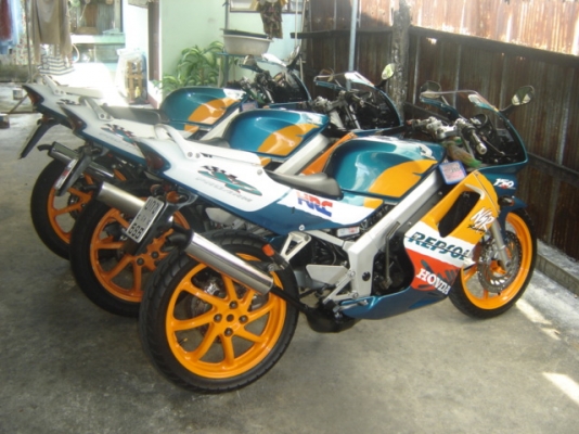 ขายด่วน NSR150SP สวยมาก มี 3 คัน 3  บาท มี 1 คัน 35000 มี 1 คัน 37000 มี 1 คัน 39000 มี 1 คัน  ต่อรองราคาได้ ครับ สนใจ ติดต่อ ฝ่ายขาย คุณ เจ ครับ โทร 0808051985 สีลม ซอย 10 บางรัก กทม