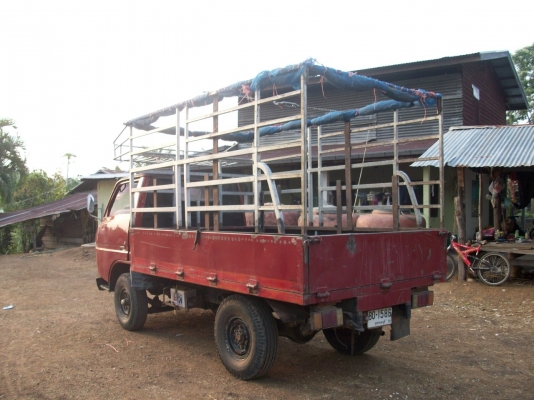 รถบรรทุกพร้อมใช้