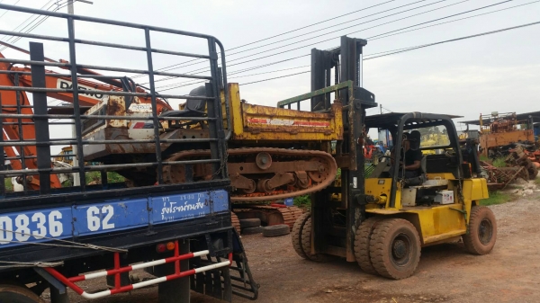tractor-backhoe ได้จัดส่งรถบรรทุกดั้มเปอร์ตีนตะขาบแทร็กยาง สำหรับขนย้ายดิน และพืชผลการเกษตร ไปจันทบุ tractor-backhoe ได้จัดส่งรถบรรทุกดั้มเปอร์ตีนตะขาบแทร็กยาง สำหรับขนย้ายดิน และพืชผลการเกษตร ไปจันทบุ