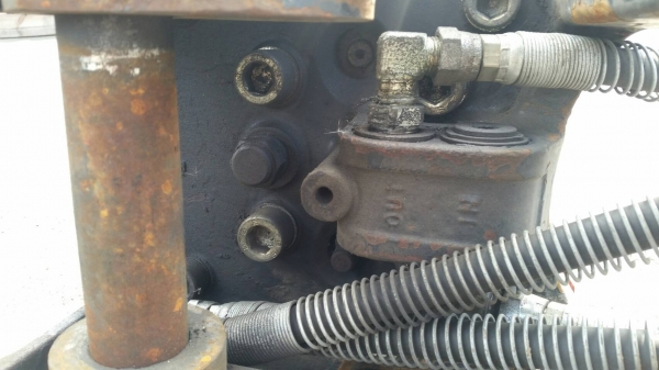 ถ้าท่านกำลังมองหา หัวเจาะ กระแทก เบรคเกอร์ แย็กปูน มาชมที่ tractor-backhoe นะครับ ตัวนี้ ใส่รถขุดแบ็