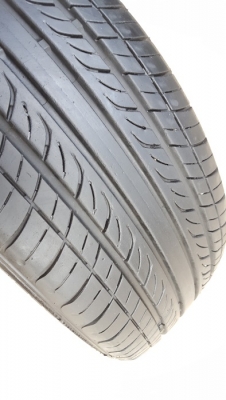 ขายยาง195/60/15 ปี 14 DEESTONE 2 เส้น