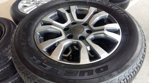 ขายล้อแม็กป้ายแดง ranger 18" ยางปี16 สนใจติดต่อ ตาเล็ก ล้อและยางครับ 081-3747940