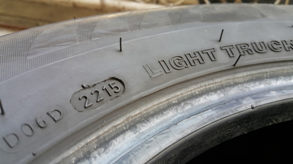 ขาย 205/70 R15 ปี 2215 1 คู่ครับ