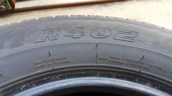 ขาย 205/70 R15 ปี 2215 1 คู่ครับ