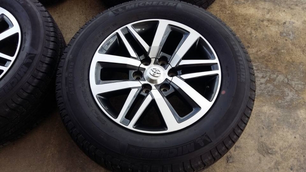 ขายล้อแม็กป้ายแดง fortuner 18" ยางปี16 สนใจติดต่อ ร้าน ก.เจริญการยางครับ 081-3747940 ขายล้อแม็กป้ายแดง fortuner 18" ยางปี16 สนใจติดต่อ ร้าน ก.เจริญการยางครับ 081-3747940