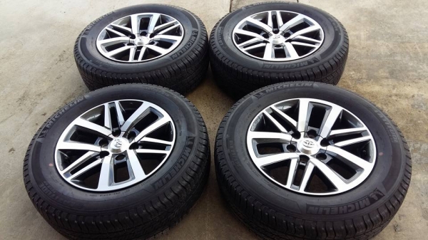 ขายล้อแม็กป้ายแดง fortuner 18" ยางปี16 สนใจติดต่อ ร้าน ก.เจริญการยางครับ 081-3747940 ขายล้อแม็กป้ายแดง fortuner 18" ยางปี16 สนใจติดต่อ ร้าน ก.เจริญการยางครับ 081-3747940