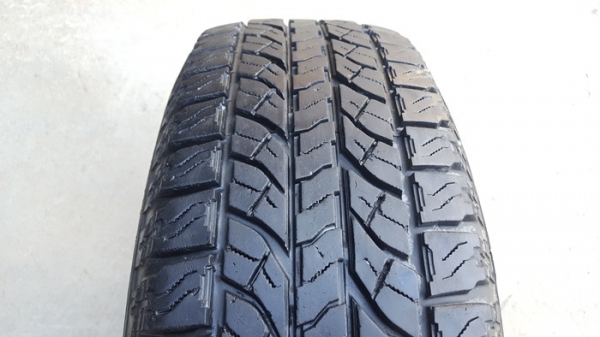 ขายยาง225/70/15 ปี 13 YOKOHAMA 2 เส้น