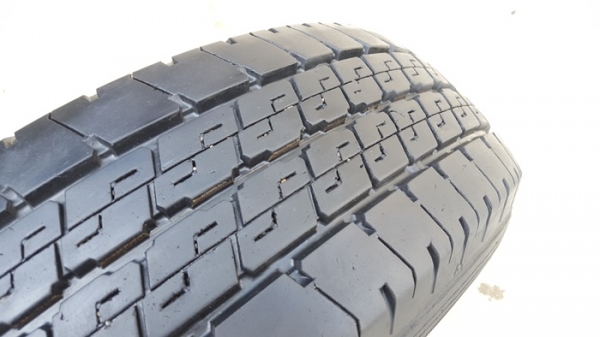 ายยา215/70/15 ปี 15 DUNLOP LT36 4 เส้น