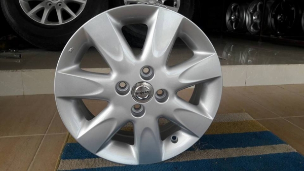 ขายล้อแม็ก nissan march 15" สนใจติดต่อร้าน ก.เจริญการยางครับ 081-3747940