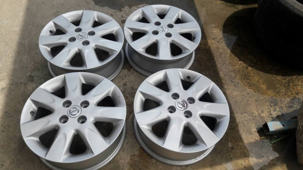 ขายล้อแม็ก nissan march 15" สนใจติดต่อร้าน ก.เจริญการยางครับ 081-3747940 ขายล้อแม็ก nissan march 15" สนใจติดต่อร้าน ก.เจริญการยางครับ 081-3747940