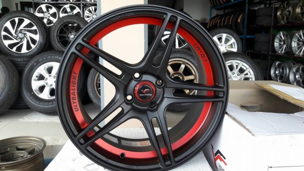 ขายล้อแม็กใหม่ yachiyoda lw-07 17" สนใจติดต่อ ร้าน ก.เจริญการยางครับ 081-3747940