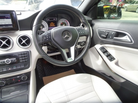 BENZ A-CLASS A180 W176 1.6 BlueEFFICIENCY AT ปี2014