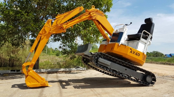 ขายด่วนรถแบคโฮแอแมนAX40เทียบเท่าPC40ครื่อง4สูบดีปั่มแรงประหยัดรถนอกเพิ่งนำเข้ามาใหม่ยังไม่เคยใช้งานในเมืองไทยเลย