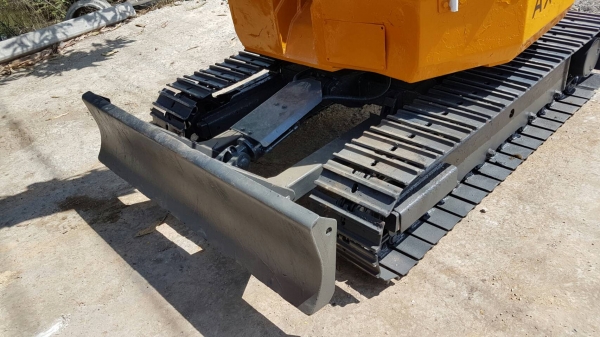 ขายด่วนรถแบคโฮแอแมนAX40เทียบเท่าPC40ครื่อง4สูบดีปั่มแรงประหยัดรถนอกเพิ่งนำเข้ามาใหม่ยังไม่เคยใช้งานในเมืองไทยเลย