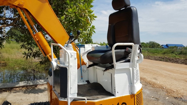 ขายด่วนรถแบคโฮแอแมนAX40เทียบเท่าPC40ครื่อง4สูบดีปั่มแรงประหยัดรถนอกเพิ่งนำเข้ามาใหม่ยังไม่เคยใช้งานในเมืองไทยเลย