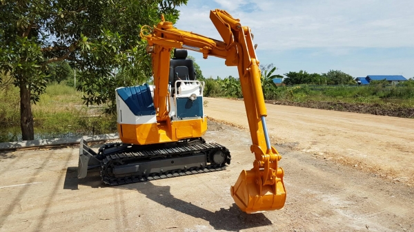 ขายด่วนรถแบคโฮแอแมนAX40เทียบเท่าPC40ครื่อง4สูบดีปั่มแรงประหยัดรถนอกเพิ่งนำเข้ามาใหม่ยังไม่เคยใช้งานในเมืองไทยเลย