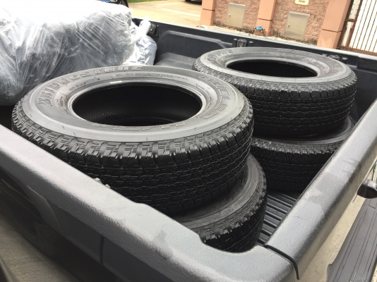 (หมดแล้วครับ) ยาง Bridgestone 245 70 16 ปี16 มีให้เลือก 7ชุด ดอกเต็ม ไม่มีปะ ราคาไม่แพง