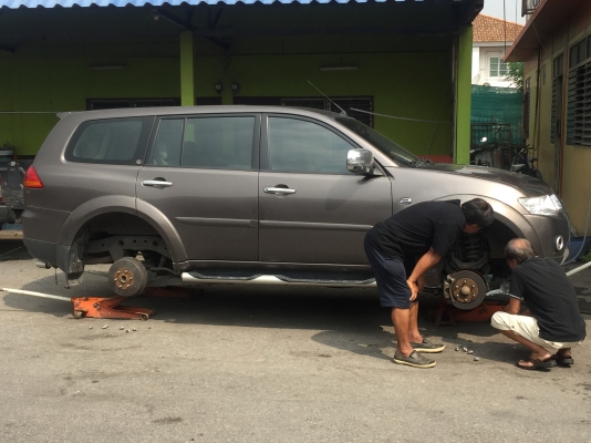 (หมดแล้วครับ) ยาง Bridgestone 245 70 16 ปี16 มีให้เลือก 7ชุด ดอกเต็ม ไม่มีปะ ราคาไม่แพง