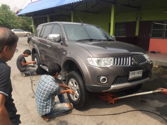 (หมดแล้วครับ) ยาง Bridgestone 245 70 16 ปี16 มีให้เลือก 7ชุด ดอกเต็ม ไม่มีปะ ราคาไม่แพง