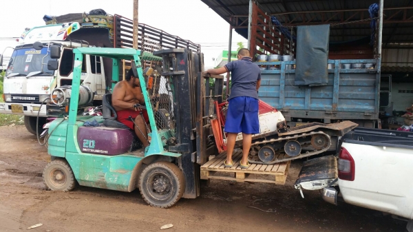 tractor-backhoe ส่งรถบรรทุกตีนตะขาบแทร็กยางขนาดเล็กสำหรับบรรทุกพืชผลการเกษตรเอนกประสงค์ไปสุราษฎร์ส่ง tractor-backhoe ส่งรถบรรทุกตีนตะขาบแทร็กยางขนาดเล็กสำหรับบรรทุกพืชผลการเกษตรเอนกประสงค์ไปสุราษฎร์ส่ง