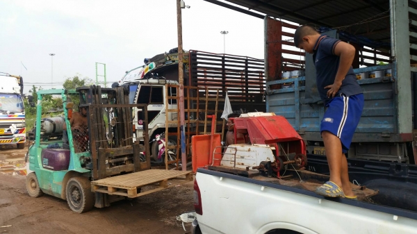 tractor-backhoe ส่งรถบรรทุกตีนตะขาบแทร็กยางขนาดเล็กสำหรับบรรทุกพืชผลการเกษตรเอนกประสงค์ไปสุราษฎร์ส่ง tractor-backhoe ส่งรถบรรทุกตีนตะขาบแทร็กยางขนาดเล็กสำหรับบรรทุกพืชผลการเกษตรเอนกประสงค์ไปสุราษฎร์ส่ง