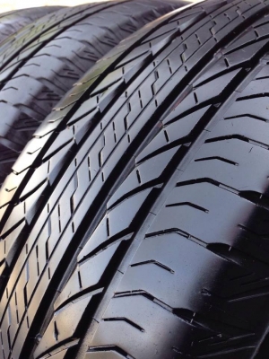 ยาง Bridgstone 265-65-17 ปี 15 ครบชุด 4 เส้น 8000 สภาพสวยๆไม่มีปะไม่บวมไม่กินข้าง ดอกยางเหลือเยอะเอาไปวิ่งกันใด้อีกยาวค่ะ