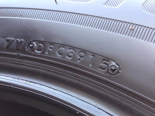 ยาง Bridgstone 265-65-17 ปี 15 ครบชุด 4 เส้น 8000 สภาพสวยๆไม่มีปะไม่บวมไม่กินข้าง ดอกยางเหลือเยอะเอาไปวิ่งกันใด้อีกยาวค่ะ