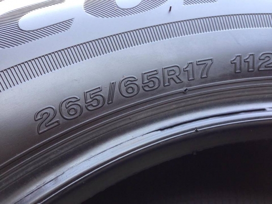 ยาง Bridgstone 265-65-17 ปี 15 ครบชุด 4 เส้น 8000 สภาพสวยๆไม่มีปะไม่บวมไม่กินข้าง ดอกยางเหลือเยอะเอาไปวิ่งกันใด้อีกยาวค่ะ