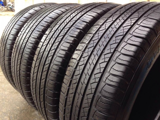 ยาง MICHELIN 225-65-17 ปี 16 ครบชุด 4 เส้น 6500 สภาพสวยๆไม่บวมไม่กินข้าง ดอกยางเหลือเยอะเอาไปวิ่งกันใด้อีกยาวค่ะ