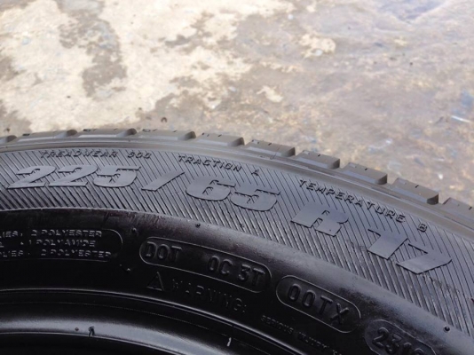 ยาง MICHELIN 225-65-17 ปี 16 ครบชุด 4 เส้น 6500 สภาพสวยๆไม่บวมไม่กินข้าง ดอกยางเหลือเยอะเอาไปวิ่งกันใด้อีกยาวค่ะ