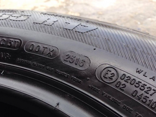 ยาง MICHELIN 225-65-17 ปี 16 ครบชุด 4 เส้น 6500 สภาพสวยๆไม่บวมไม่กินข้าง ดอกยางเหลือเยอะเอาไปวิ่งกันใด้อีกยาวค่ะ