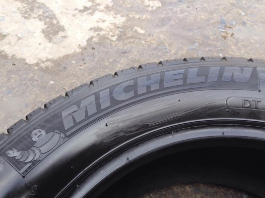 ยาง MICHELIN 225-65-17 ปี 16 ครบชุด 4 เส้น 6500 สภาพสวยๆไม่บวมไม่กินข้าง ดอกยางเหลือเยอะเอาไปวิ่งกันใด้อีกยาวค่ะ