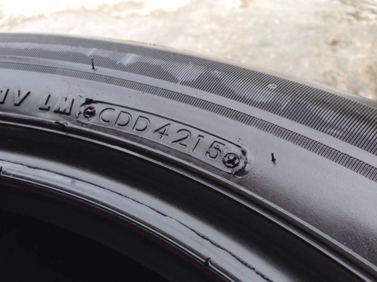 ยาง Bridgstone 215-55-17 ปี 15 ครบชุด 4 เส้น 5000 สภาพสวยๆไม่บวมไม่กินข้าง ดอกยางเหลือเยอะเอาไปวิ่งกันใด้อีกยาวค่ะ ยาง Bridgstone 215-55-17 ปี 15 ครบชุด 4 เส้น 5000 สภาพสวยๆไม่บวมไม่กินข้าง ดอกยางเหลือเยอะเอาไปวิ่งกันใด้อีกยาวค่ะ