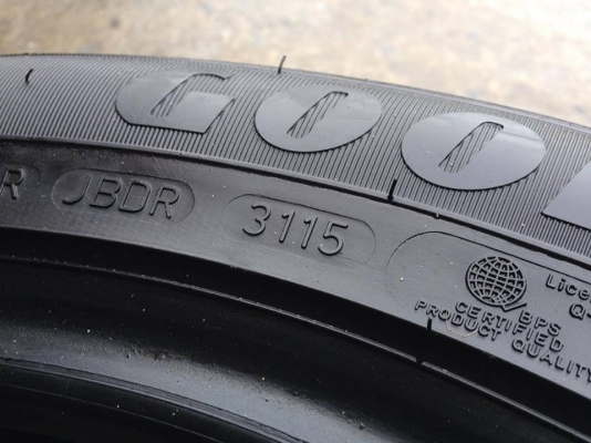 ยาง GOOD YEAR 215-55-17 ปี 15 ครบชุด 4 เส้น 5000 สภาพสวยๆไม่มีปะไม่บวมไม่กินข้าง ดอกยางเหลือเยอะเอาไปวิ่งกันใด้อีกยาวค่ะ